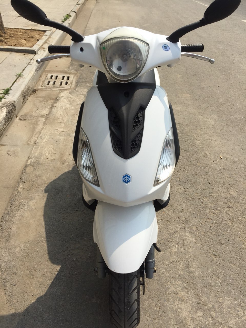 比亚乔都市飞翔125摩托车