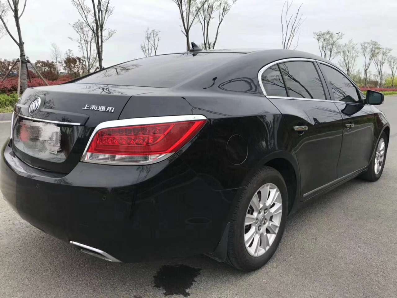 别克君越2.4高配车子