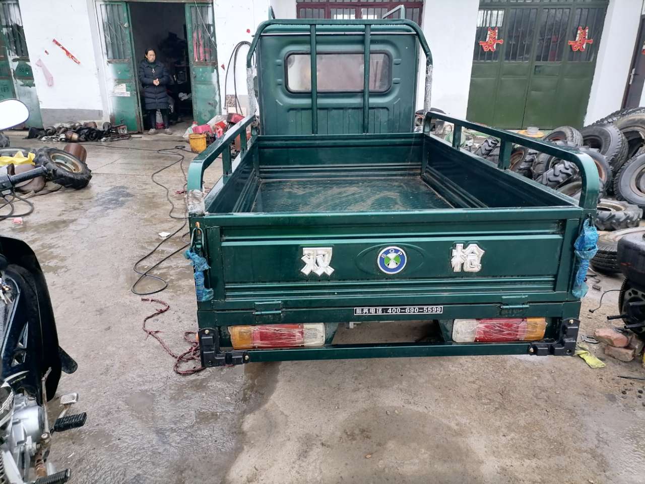 出售三輪車,雙槍電動車,就買幾個月,電瓶是,190