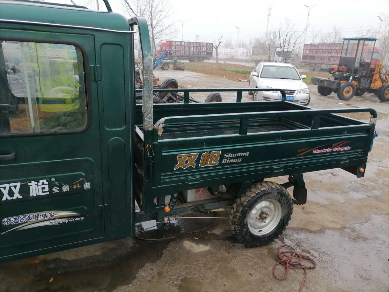 出售三轮车,双枪电动车,就买几个月,电瓶是,190