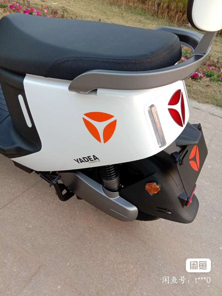 雅迪莱电电瓶车